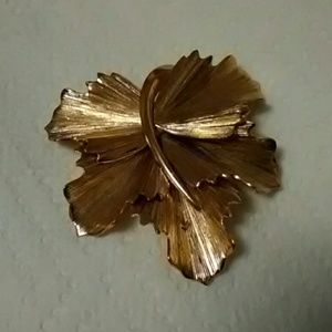 Broach( all sales on jewelry are final)